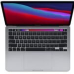 Das Apple MacBook Pro MYD82FN/A (Ende 2020) bietet mit dem leistungsstarken M1-Chip, 8 GB RAM und einer schnellen 256-GB-SSD eine hervorragende Performance. Ausgestattet mit einem 13,3"-Retina-Display, AZERTY-Tastatur und elegantem grauem Design – ideal für Arbeit und Alltag.